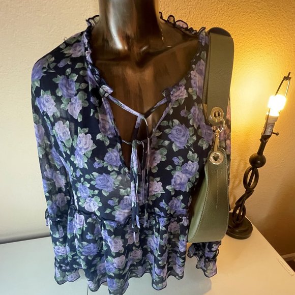 American Eagle Outfitters - Picture 6 of 8